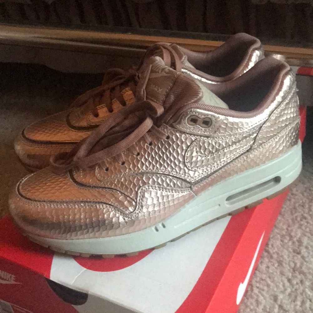 Limited Nike Rose Gold Air Max - Size 8 Women’s